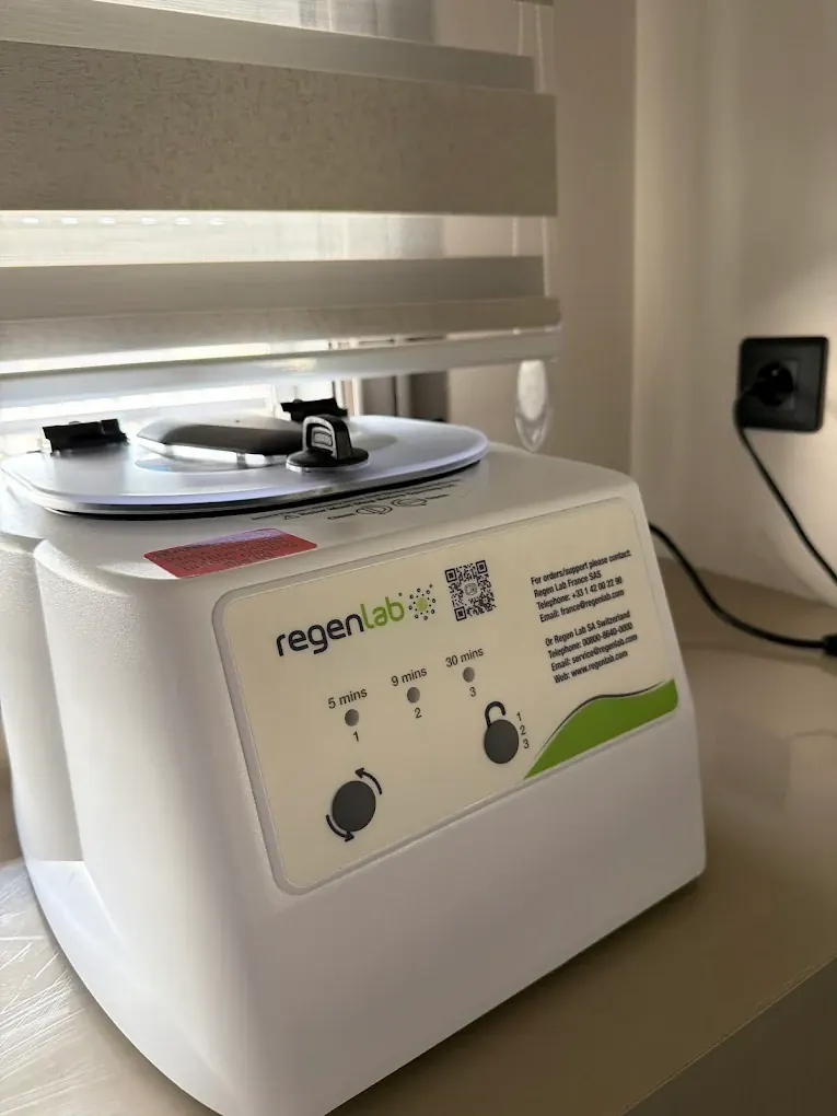 Centrifugeuse pour PRP au cabinet du Dr Raddad, Casablanca